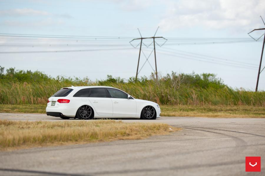  Audi A4 Avant 2.0T on Vossen Wheels (CVT) 2016 года  (фото 12 из 24)